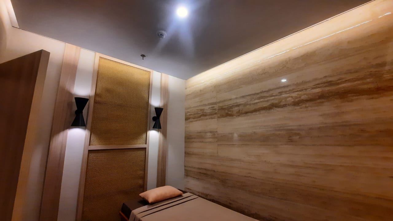 Interior 16